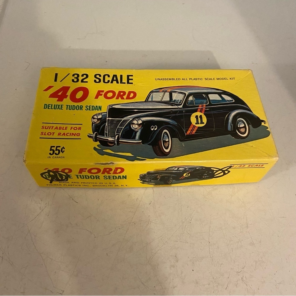 EMPTY📦 Vintage model car (1/32) cardboard box 1940 Ford Sedan car.